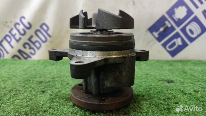 Помпа Ford C-Max универсал 1.8 qqda 2004