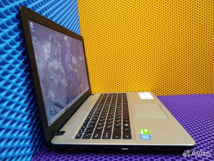 Игровой ноутбук Asus 4ядра/2аидеокарты/4gb