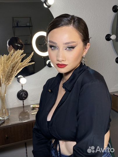 Визажист/мастер по прическам