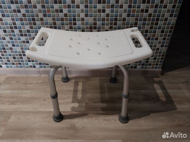 Стульчик для купания в ванной