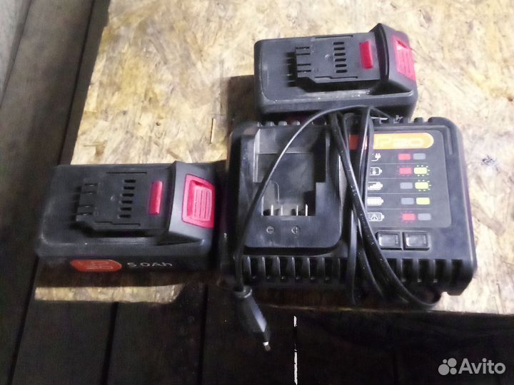 Зарядное устройство и 2 аккумулятора lexman