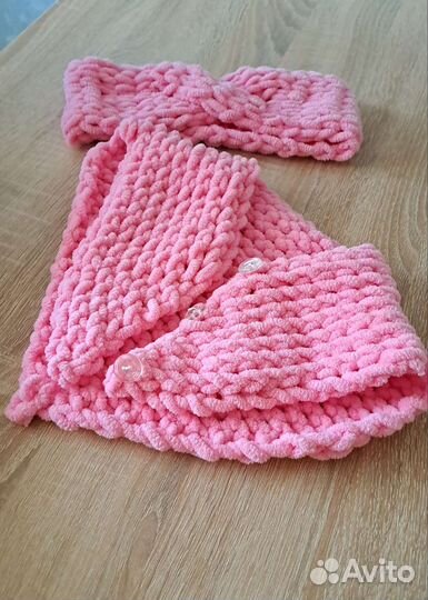 Манишка-уголок и повязка на голову