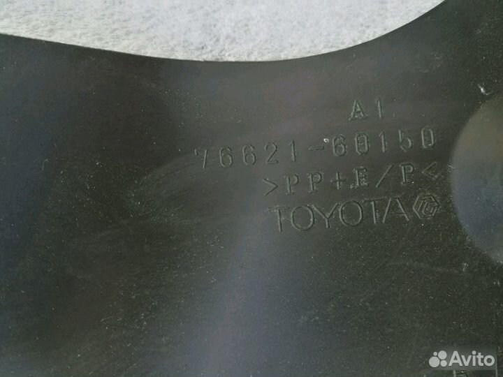 Брызговик передний Toyota Land Cruiser 200