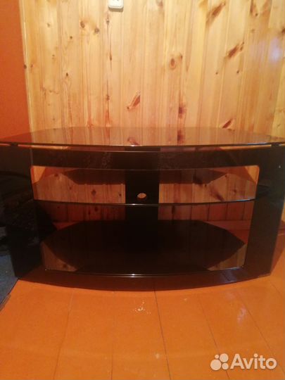 Стеклянная тумба под телевизор