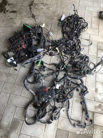 Блок предохранителей (проводка моторного отсека)