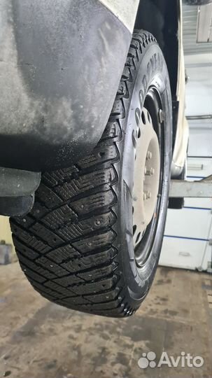 Goodyear Ultragrip Ice Arctic 215/65 R16