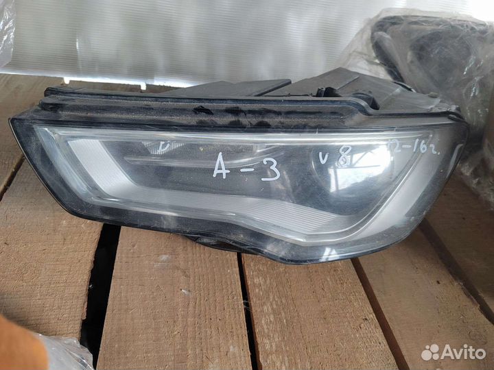 Фара левая Audi A3 V8 ксенон