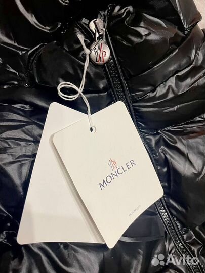 Пуховик Moncler Maya с NFC