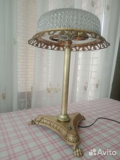 Настольная лампа