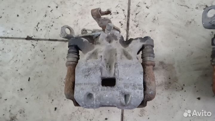 Суппорт задний mazda 3 bm bn