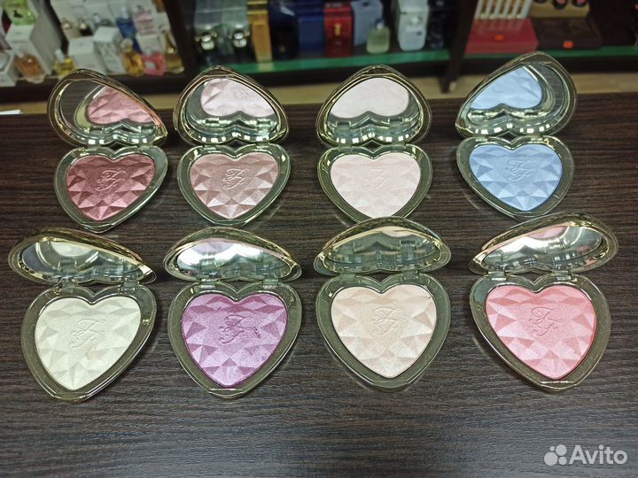 Хайлайтер Too Faced Love Light