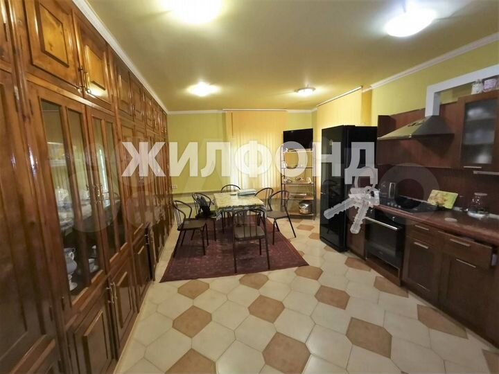 Коттедж 262 м² на участке 10 сот.