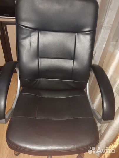 Компьютерное кресло кожаное