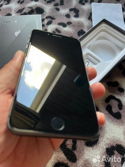 iPhone 8 Plus, 64 ГБ