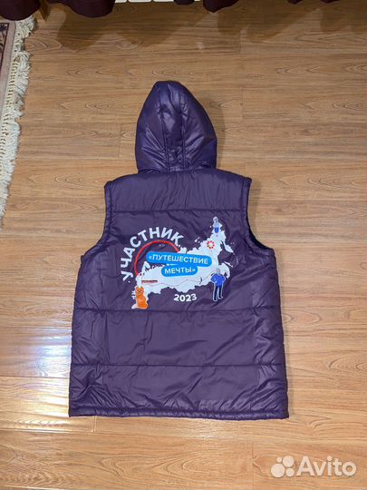 Жилетка с капюшоном