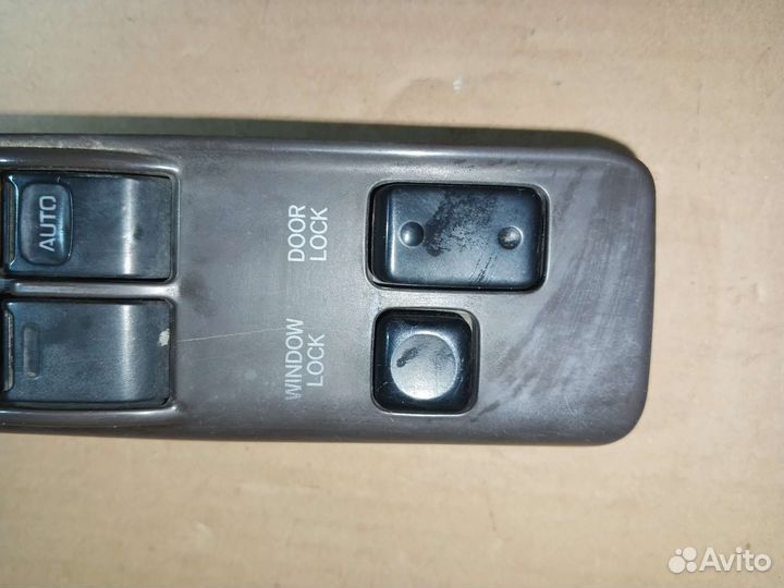 Блок стеклоподъемников Toyota Hiace 1996г