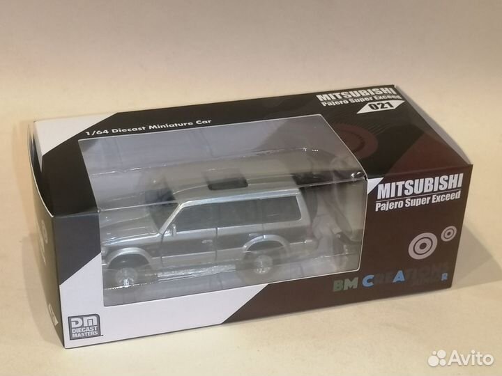 Модель автомобиля Mitsubishi Pajero 1/64