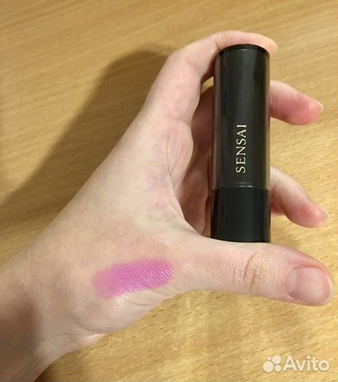 Sensai помада