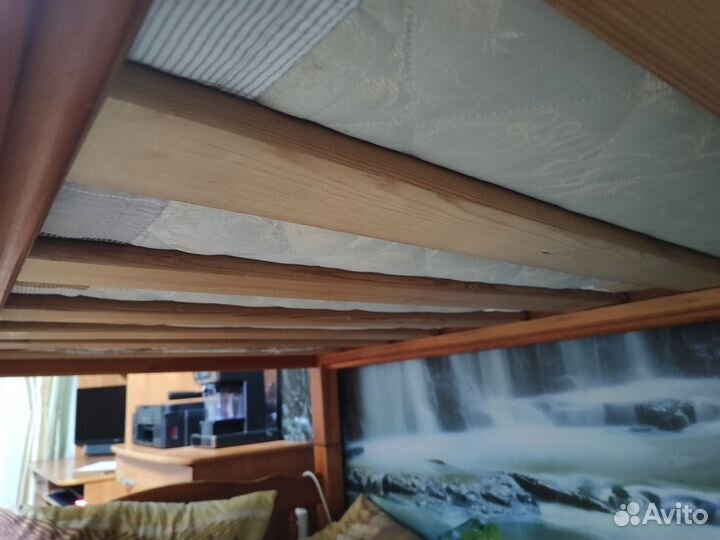 Двухъярусная кровать