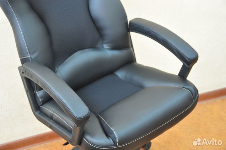 Компьютерное кресло 