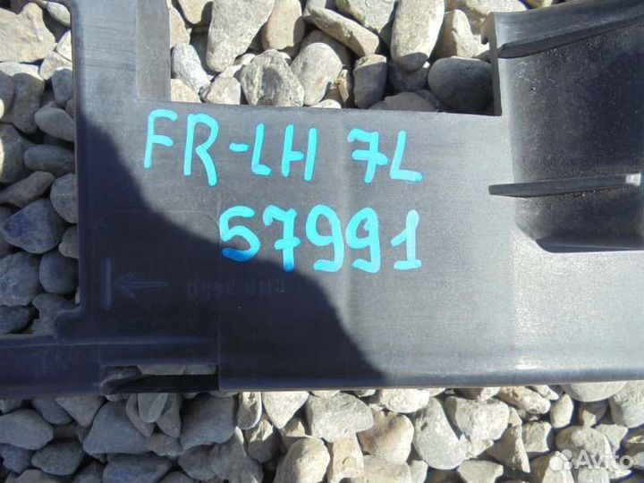 Крепление бампера переднее левое Volkswagen