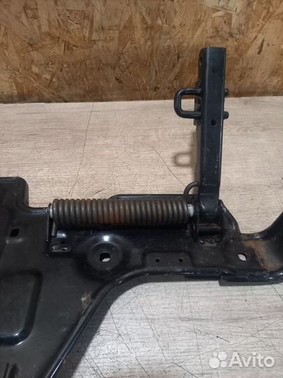 Кронштейн крепления сидений Citroen C-Crosser