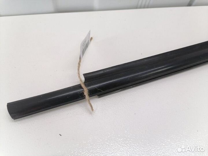 Уплотнитель (бархотка ) передний правый Toyota