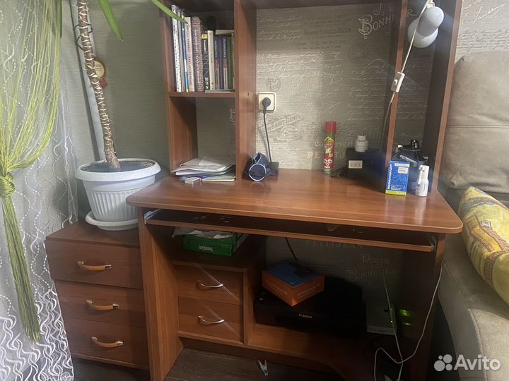 Компьютерный стол с тумбочкой