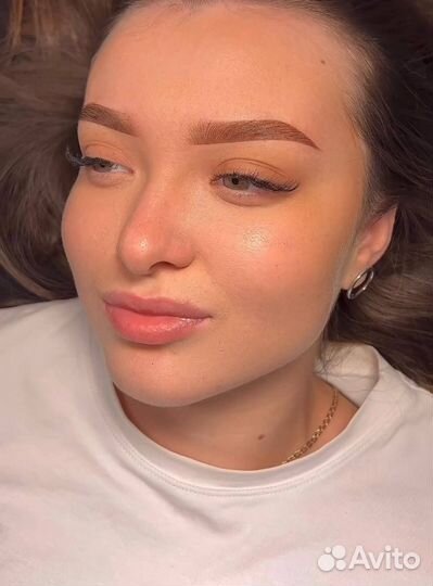 Перманентный макияж бровей