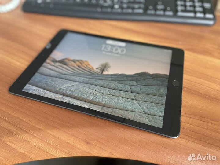 Планшет apple iPad 8 20г. 32гб со Smart keyboard