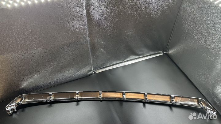 Накладка решеткий радиатора нижняя Lexus RX 2019