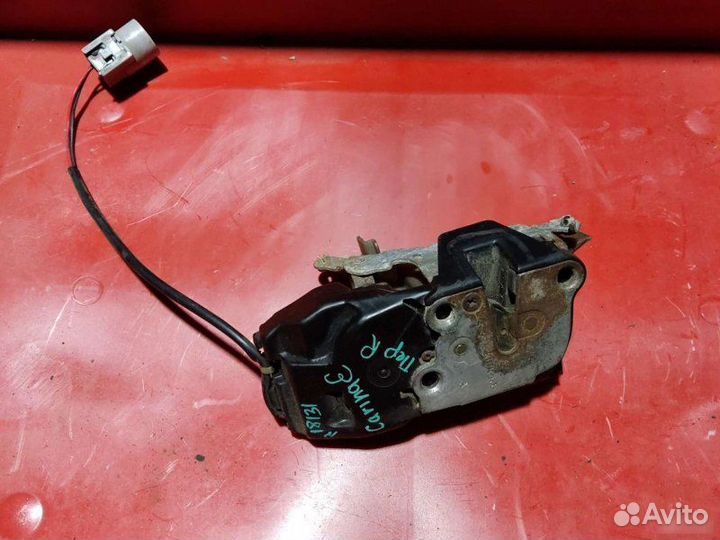 Замок передний правый Toyota Carina E