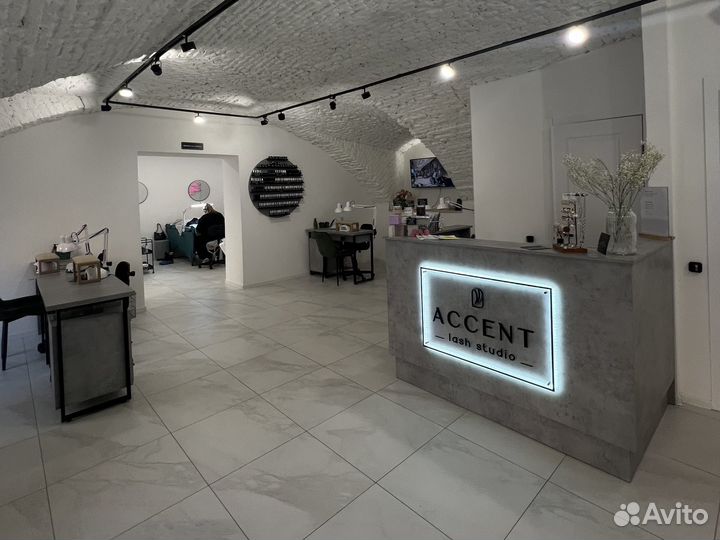 Мастер бровист