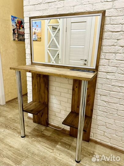 Гримерный стол с зеркалом и подсветкой