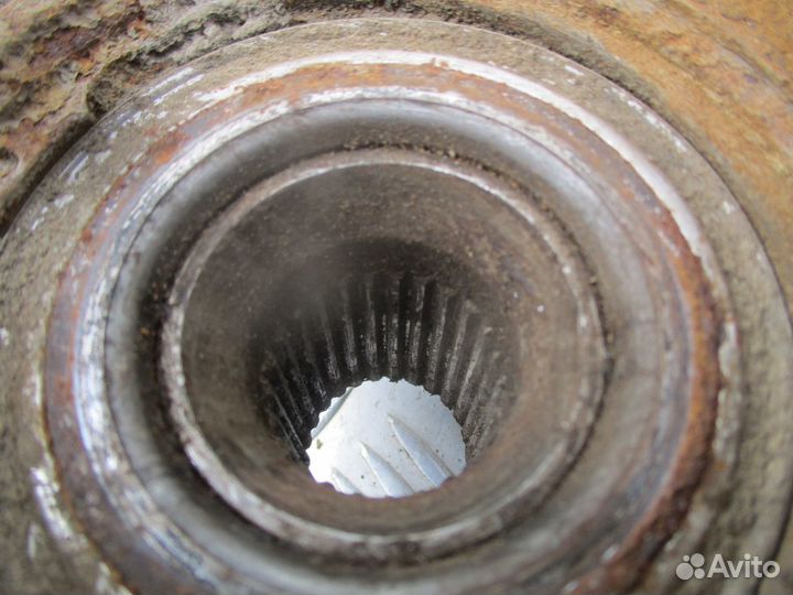 Кулак поворотный левый Citroen Berlingo 2000