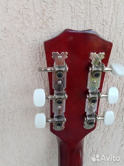 Акустическая гитара