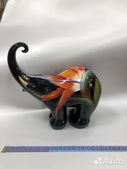 Деревянная статуэтка