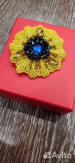 Брошь подсолнух из бисера ручной работы