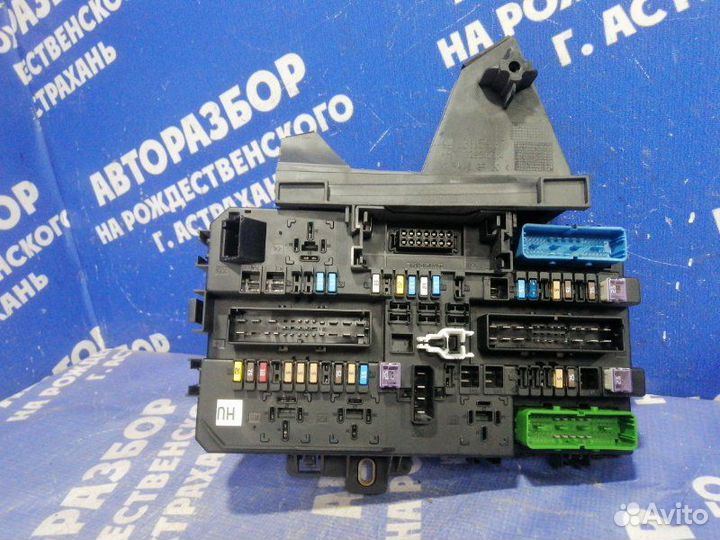 Блок предохранителей салона Opel Astra H универсал