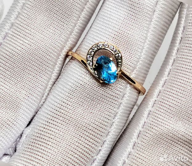 Кольцо с синтетическим камнем Золото