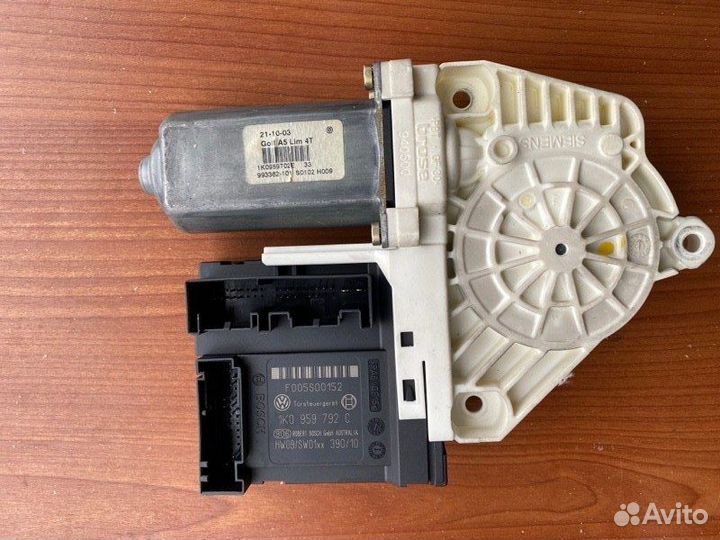 Мотор стеклоподъемника передний правый Vw Golf 5