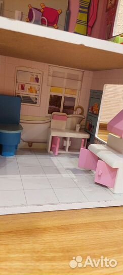 Кукольный домик с мебелью