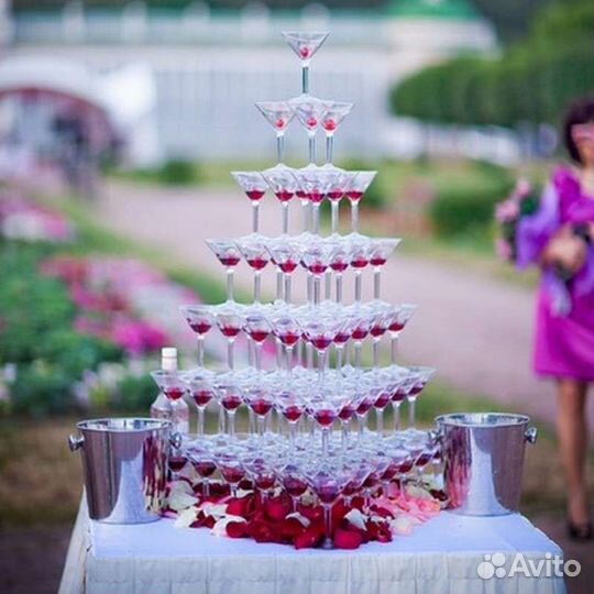 Пирамида из бокалов шампанского/Горка с шампанским