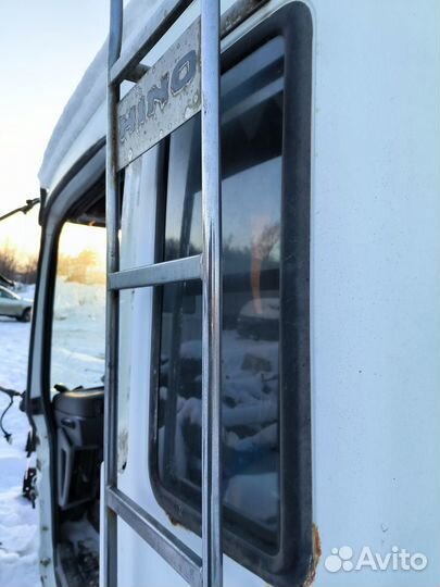 Стекло спальника Hino Profia