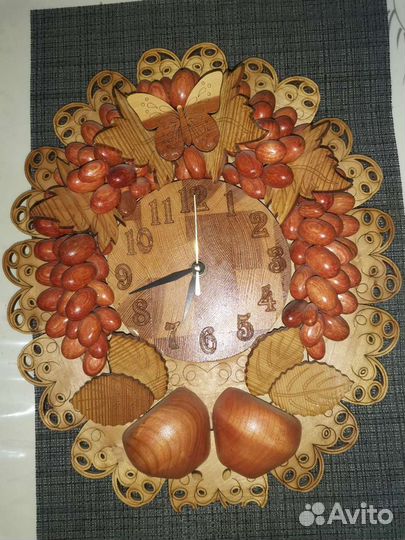 Часы из можжевельника