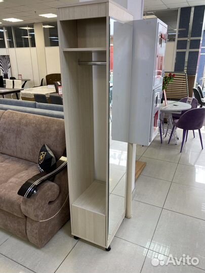 Вешалка Сити, Лоредо