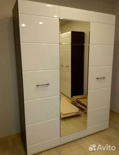 Шкаф трехстворчатый Белый глянец