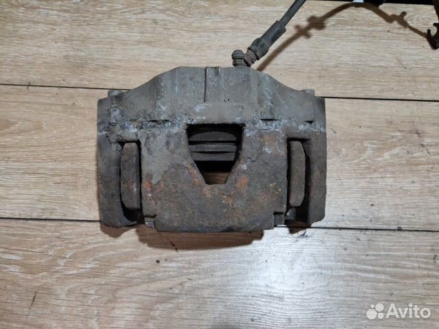 Суппорт передний левый Volvo Xc90 D5244T4 2006