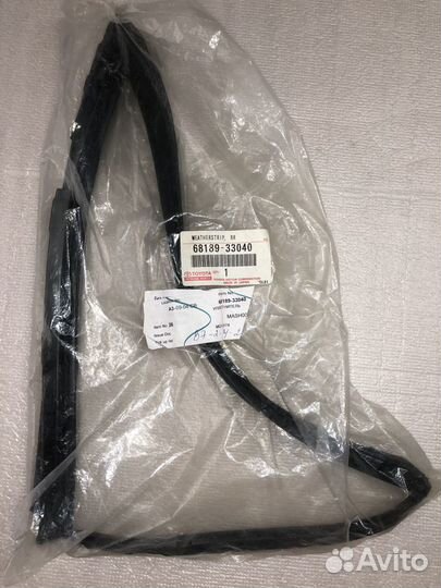 Уплотнитель стекла toyota camry V40 6818933040