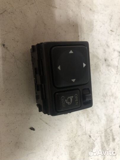 Блок управления зеркалами Nissan Tiida 1